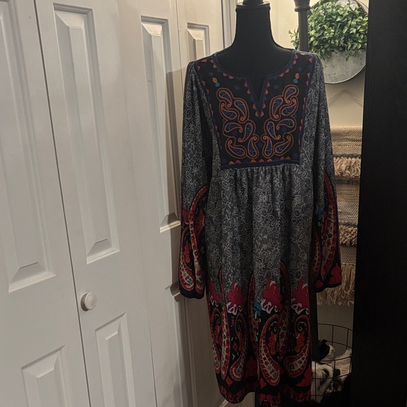 White Mark Dresses & Skirts - White Mark Black Multicolor Embroidered Midi Dress